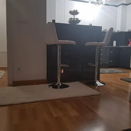 Nejra Apartamento
